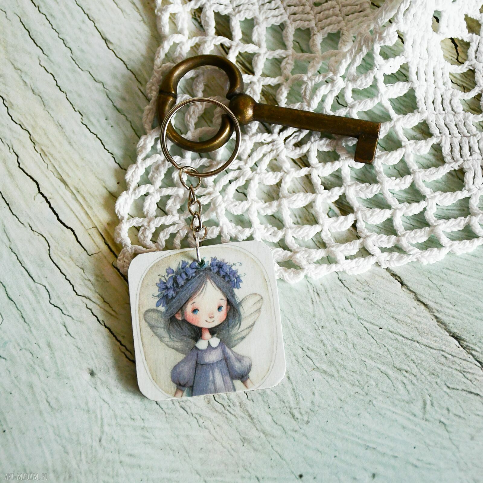 Brelok do kluczy Wróżka Flora - drewniana zawieszka handmade