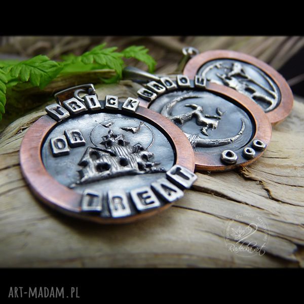 Wisiorek miotła czarownicy - srebrny boho na Halloween, handmade