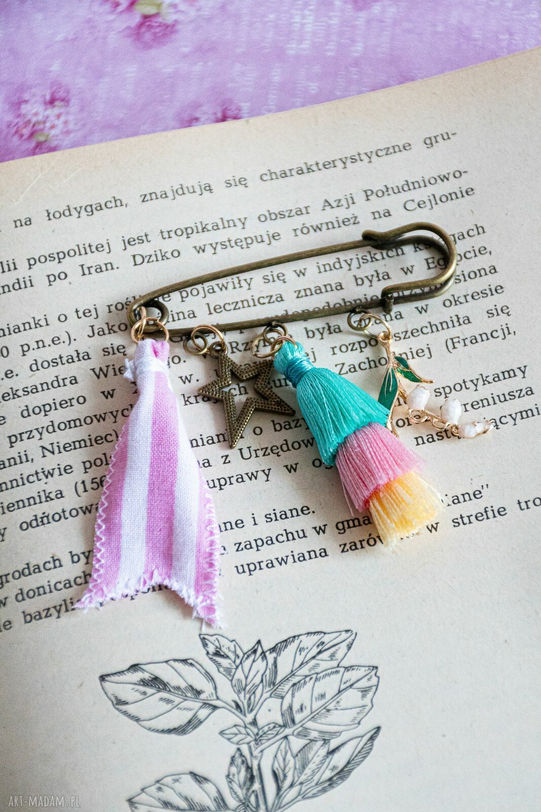 Broszka agrafka Konwalia - kolorowa przypinka handmade