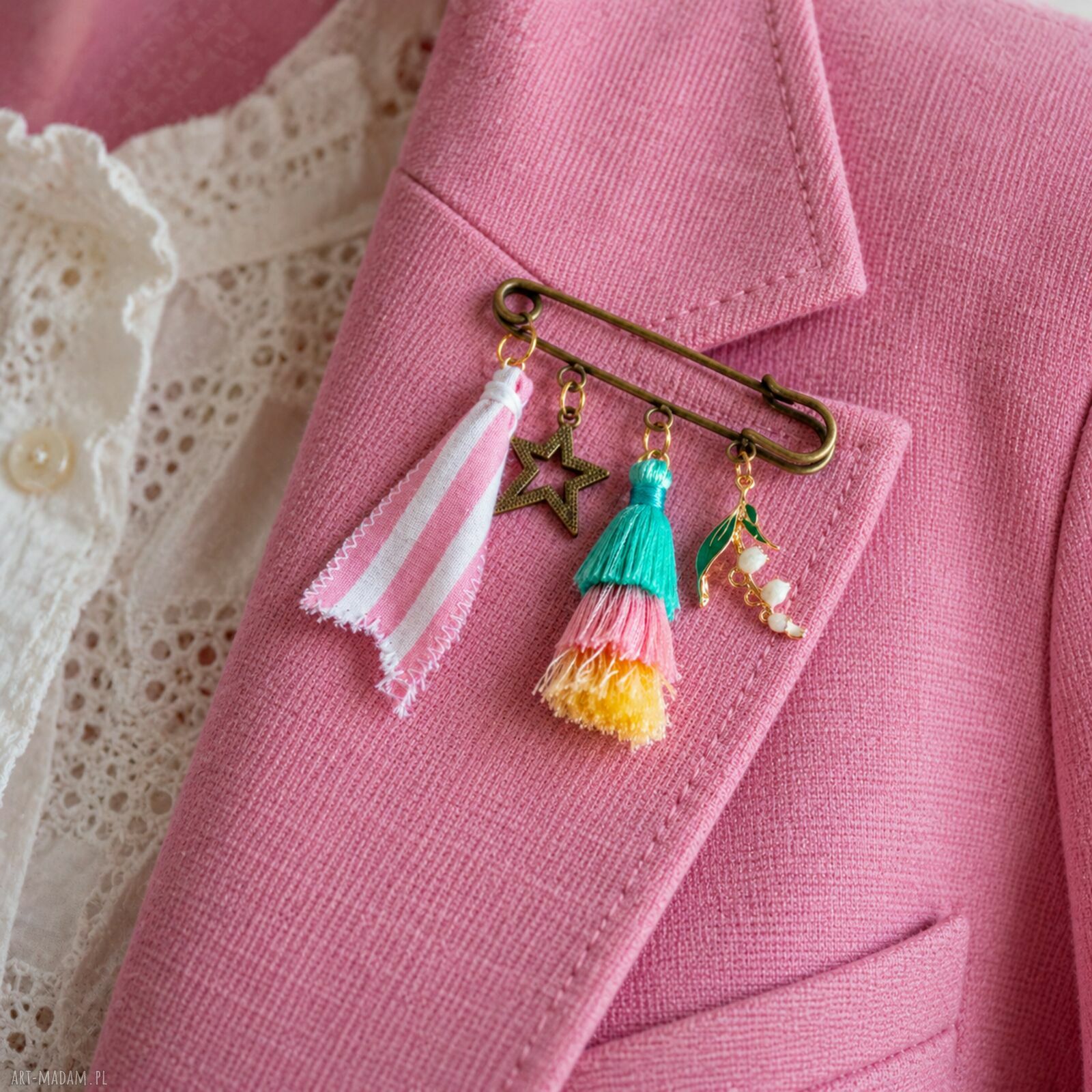 Broszka agrafka Konwalia - kolorowa przypinka handmade