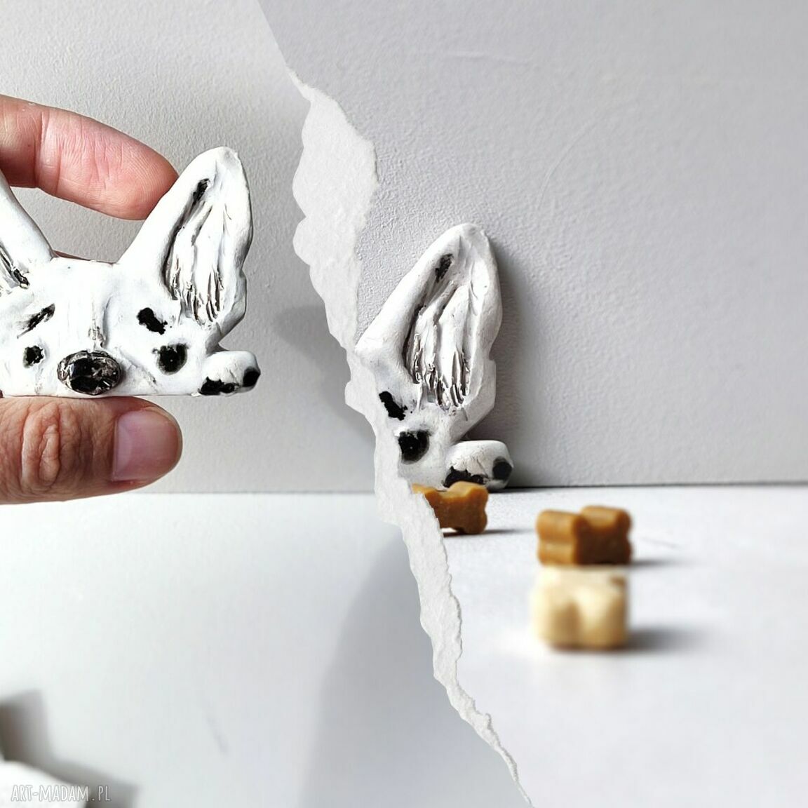 Broszka ceramiczna buldożek francuski