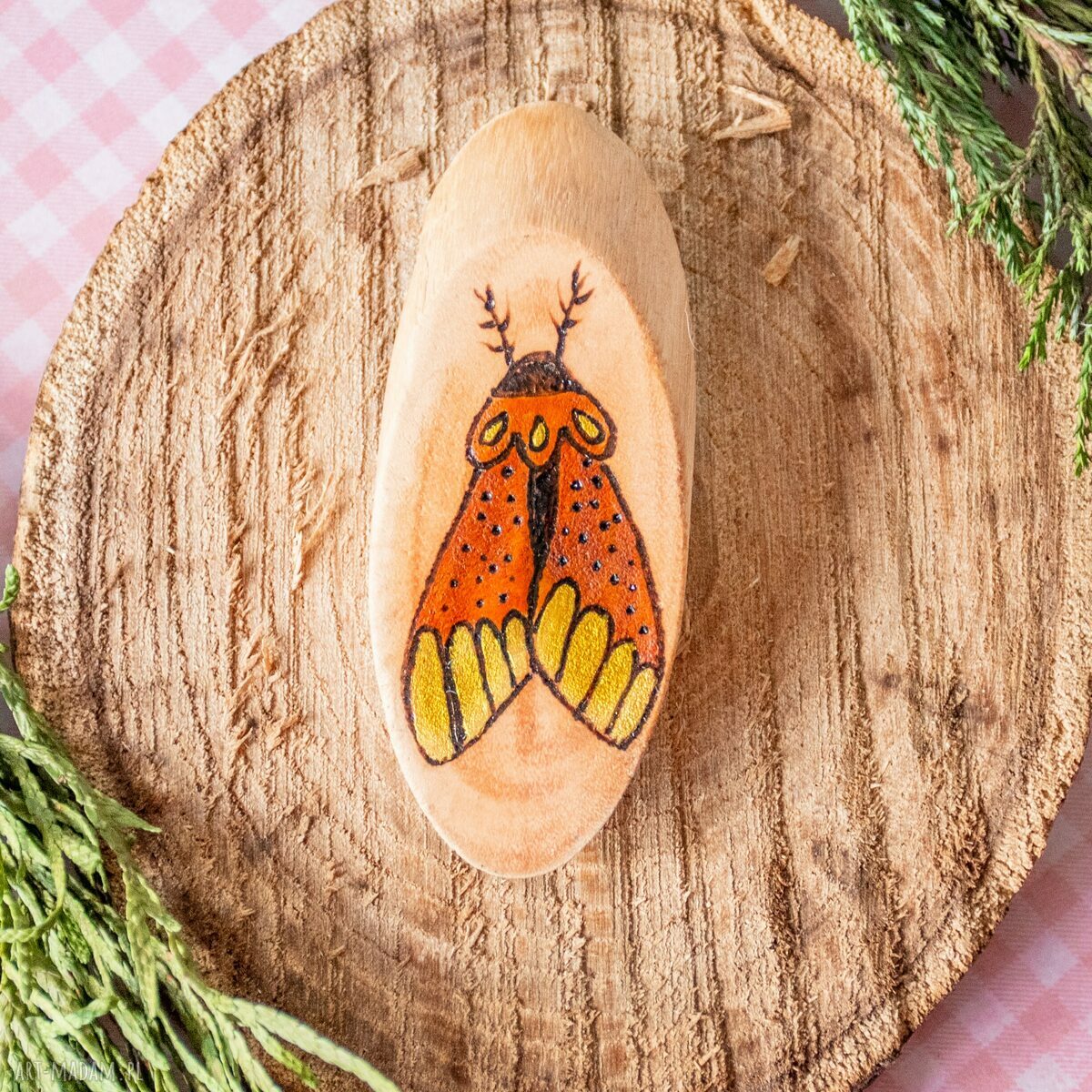 Broszka Ćma Hortensja nr 3 - ręcznie malowana broszka z eco drewna