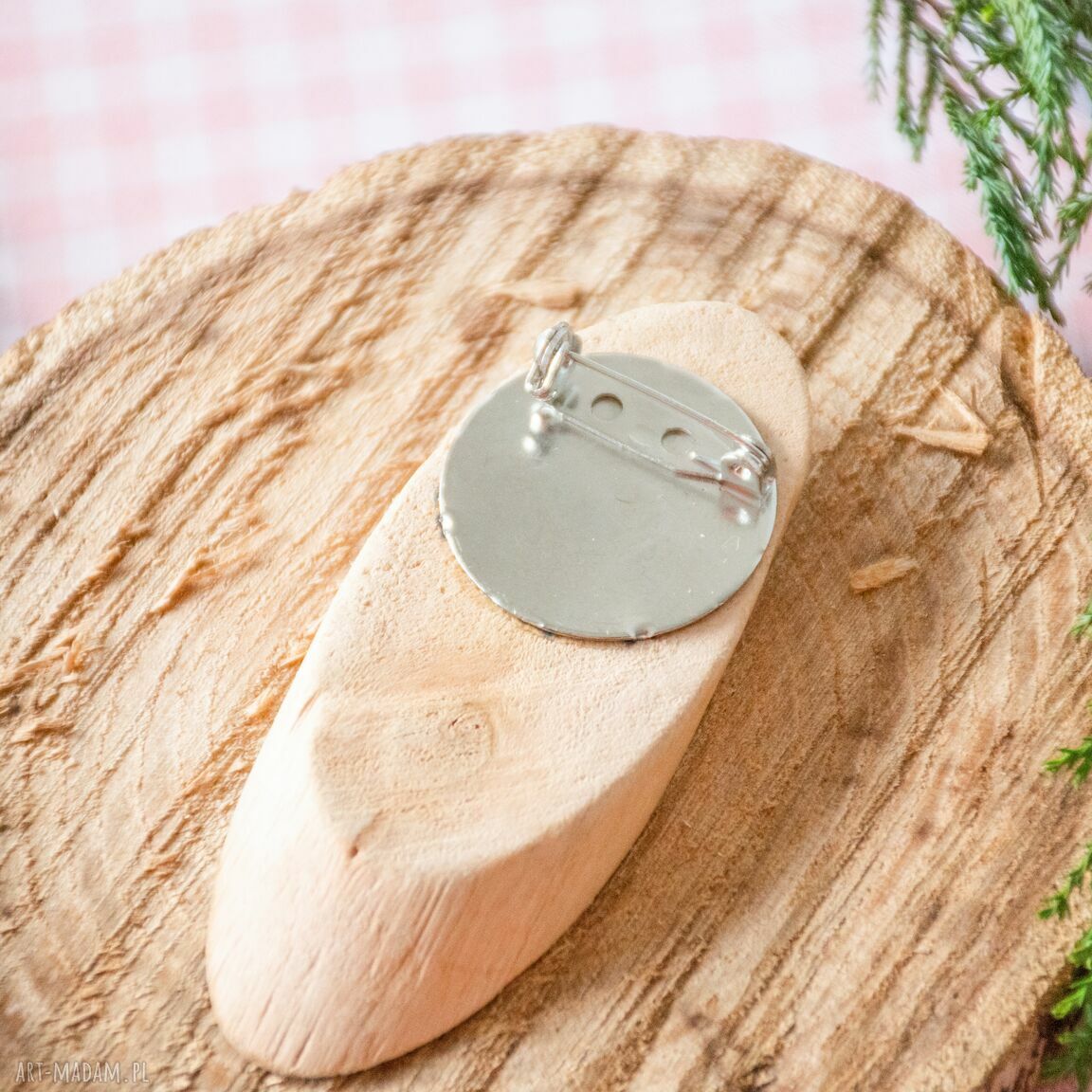 Broszka Ćma Hortensja nr 3 - ręcznie malowana broszka z eco drewna