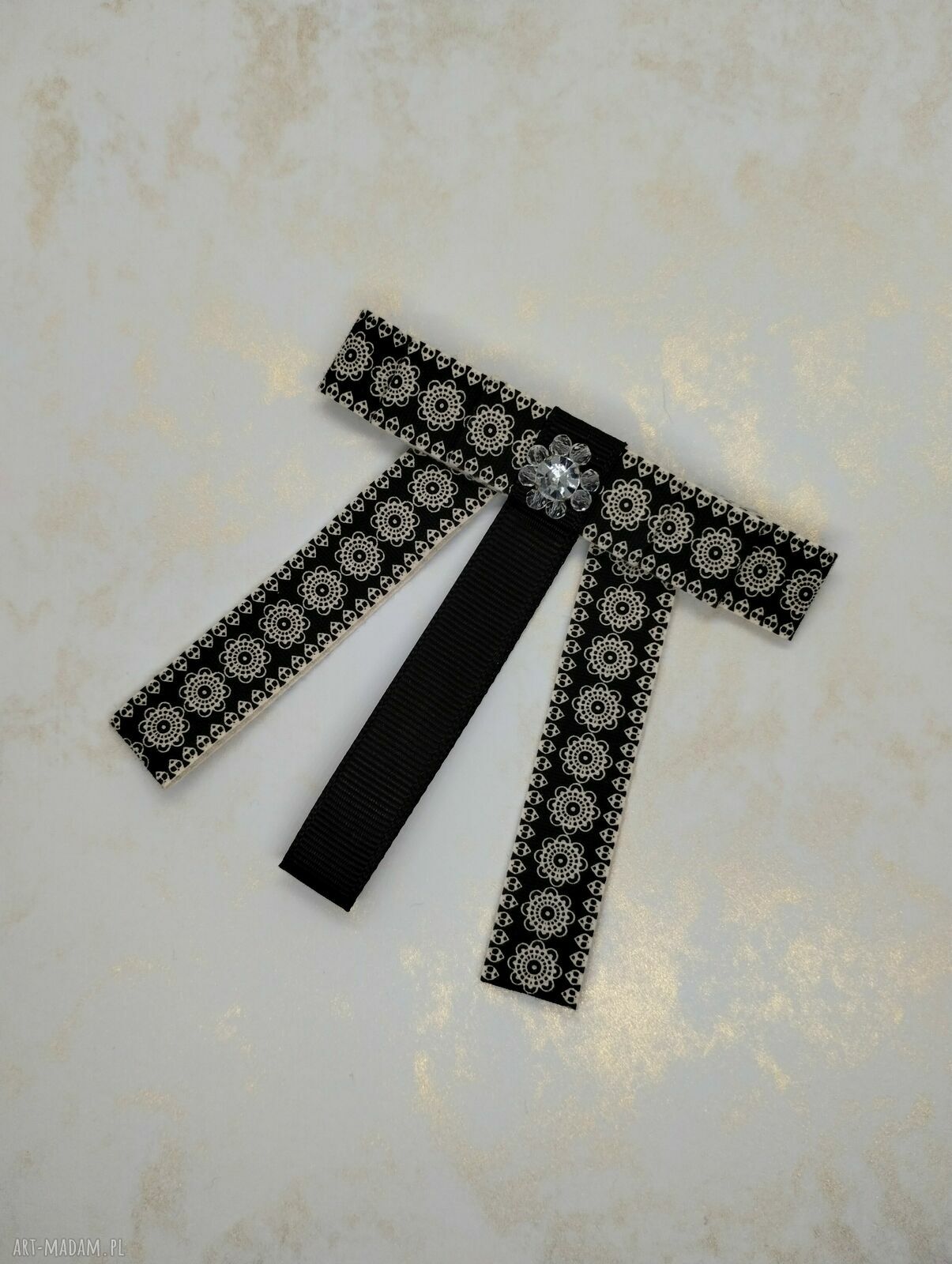 Czarna broszka kokarda w kwiaty mandale