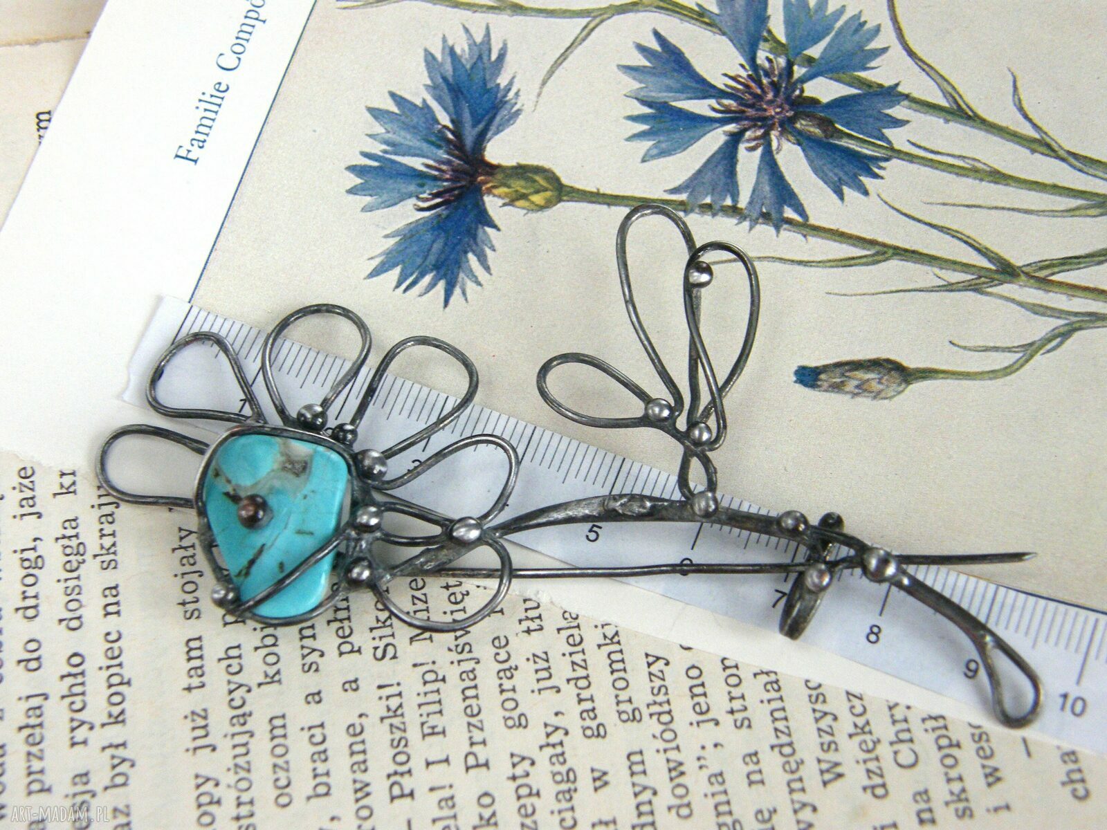 Broszka: Kwiat z howlitem HandMade