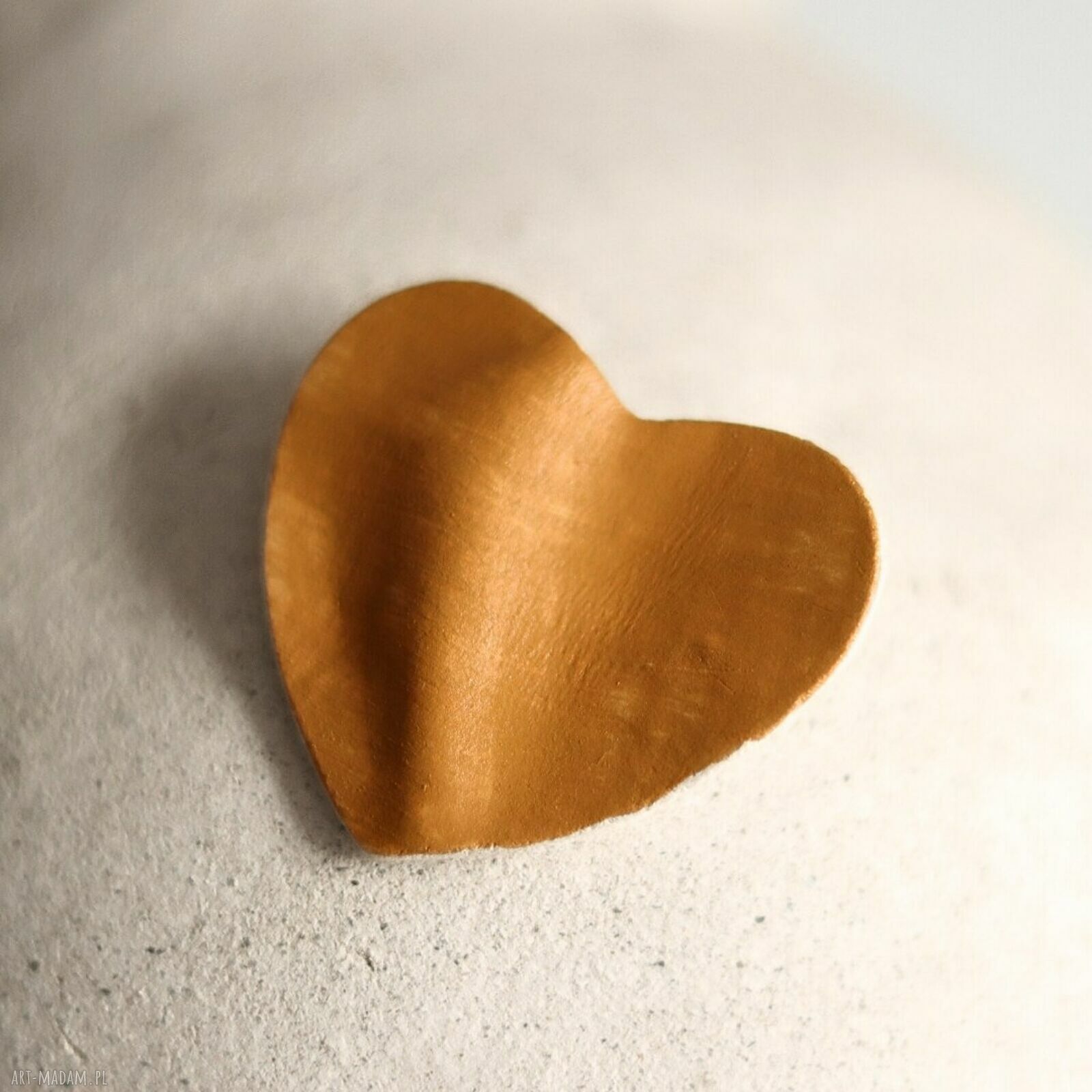 Broszka pogniecione serce - ceramika handmade