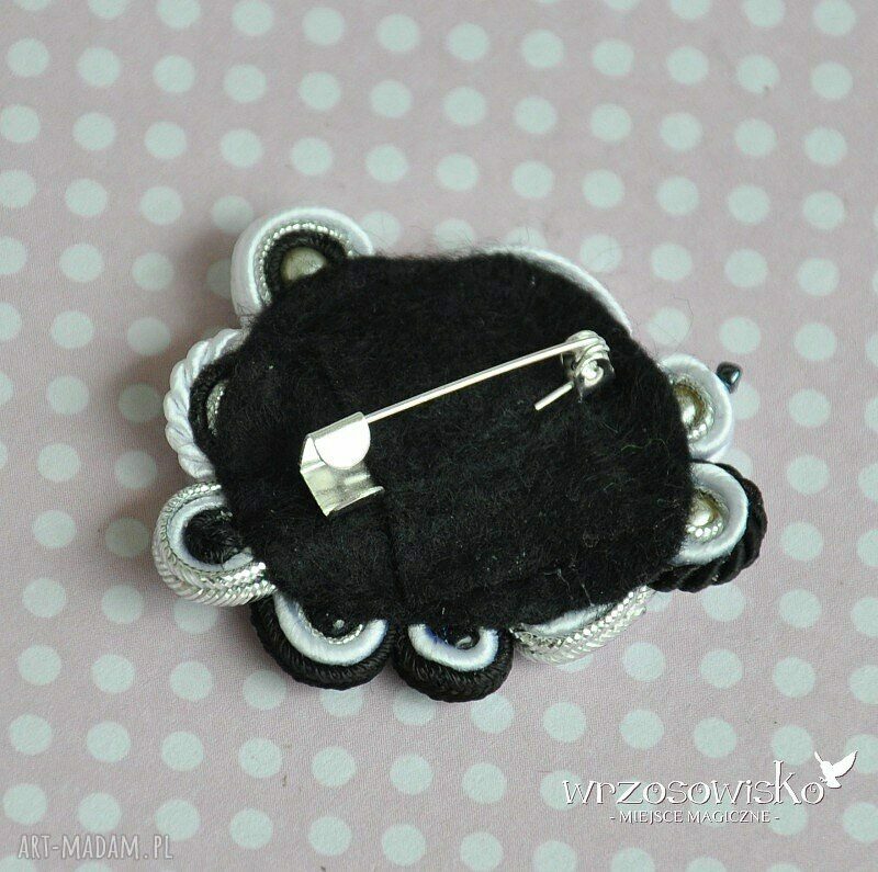 Broszka sutasz z onyksem Hand Made