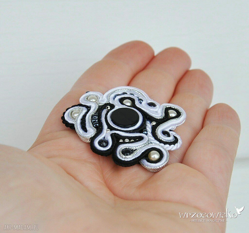 Broszka sutasz z onyksem Hand Made
