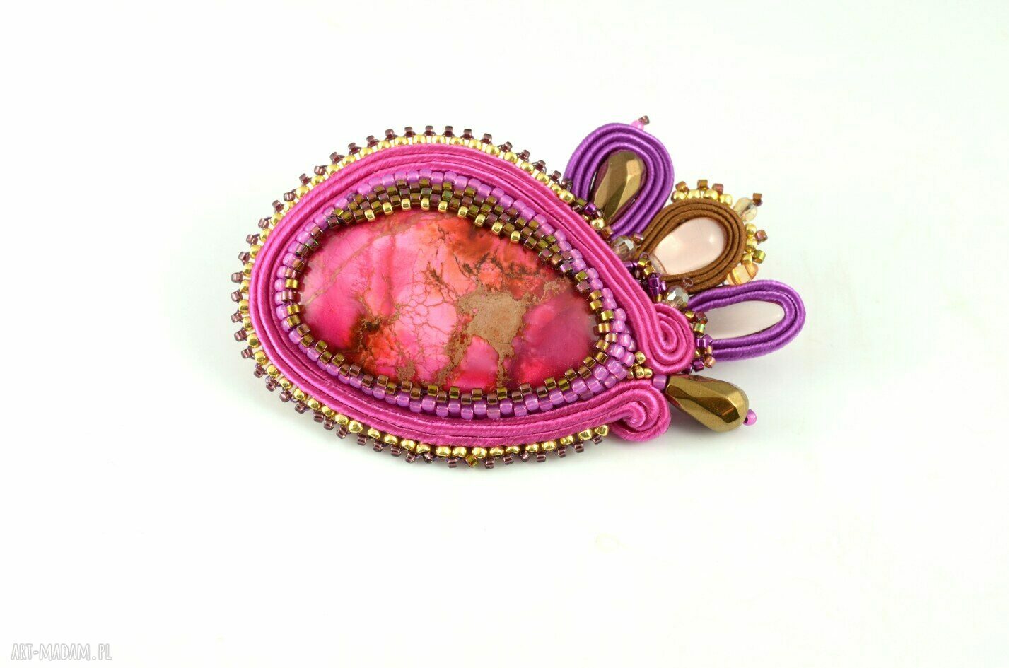broszki: Broszka w kolorze soczystej fuksji w deliktanym oplocie koralików Handmade