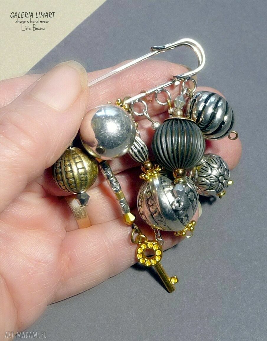 Broszka boho handmade na agrafie - niezwykły prezent dla babci