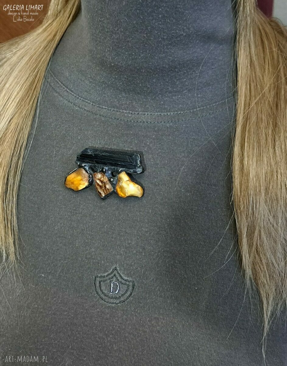 Broszka z czarnego turmalinu i bursztynu bałtyckiego UNIKAT handmade prezent z klasą