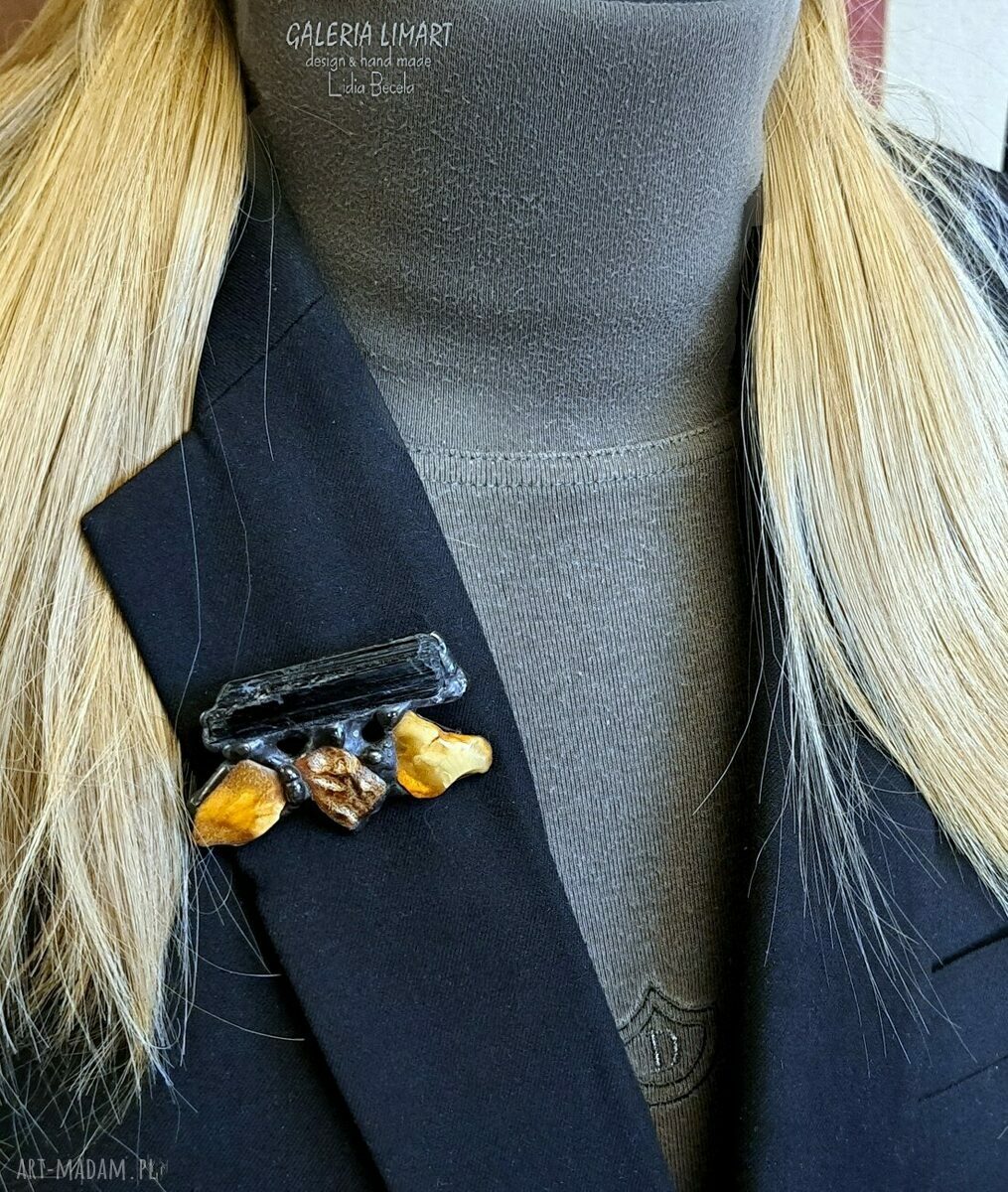 Broszka z czarnego turmalinu i bursztynu bałtyckiego UNIKAT handmade prezent z klasą