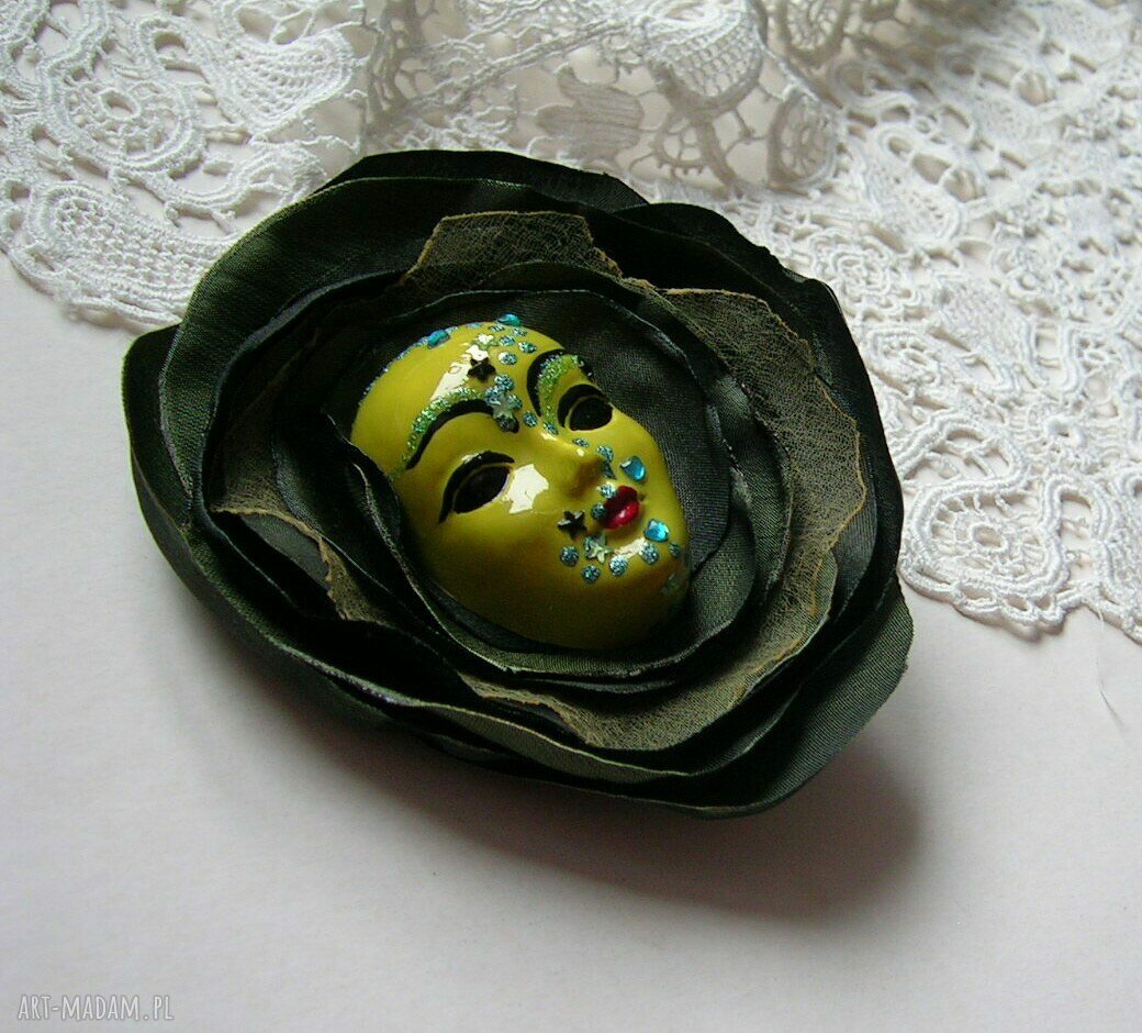 Broszka Masquerade - Leśne runo (zielona z niebieskimi refleksami)