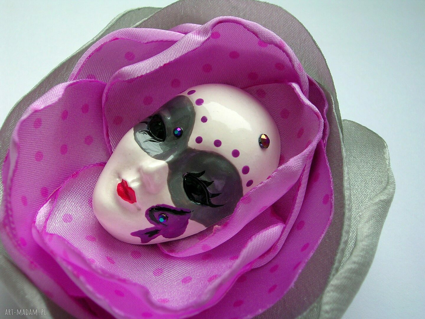 Broszka z Kolekcji Masquerade - Fioletowo szara Klara