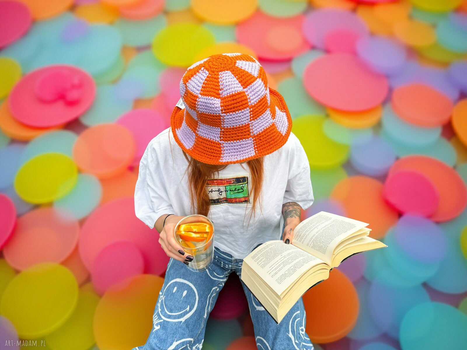 Damska czapka bucket szydełkowana w kremowym fiolecie i burnt orange