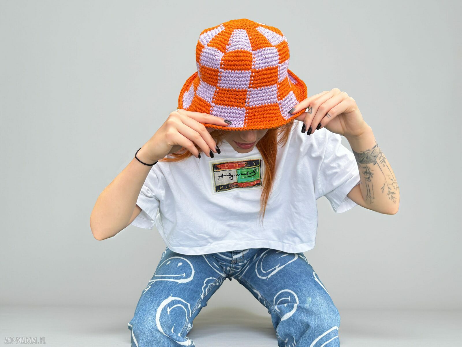 Damska czapka bucket szydełkowana w kremowym fiolecie i burnt orange
