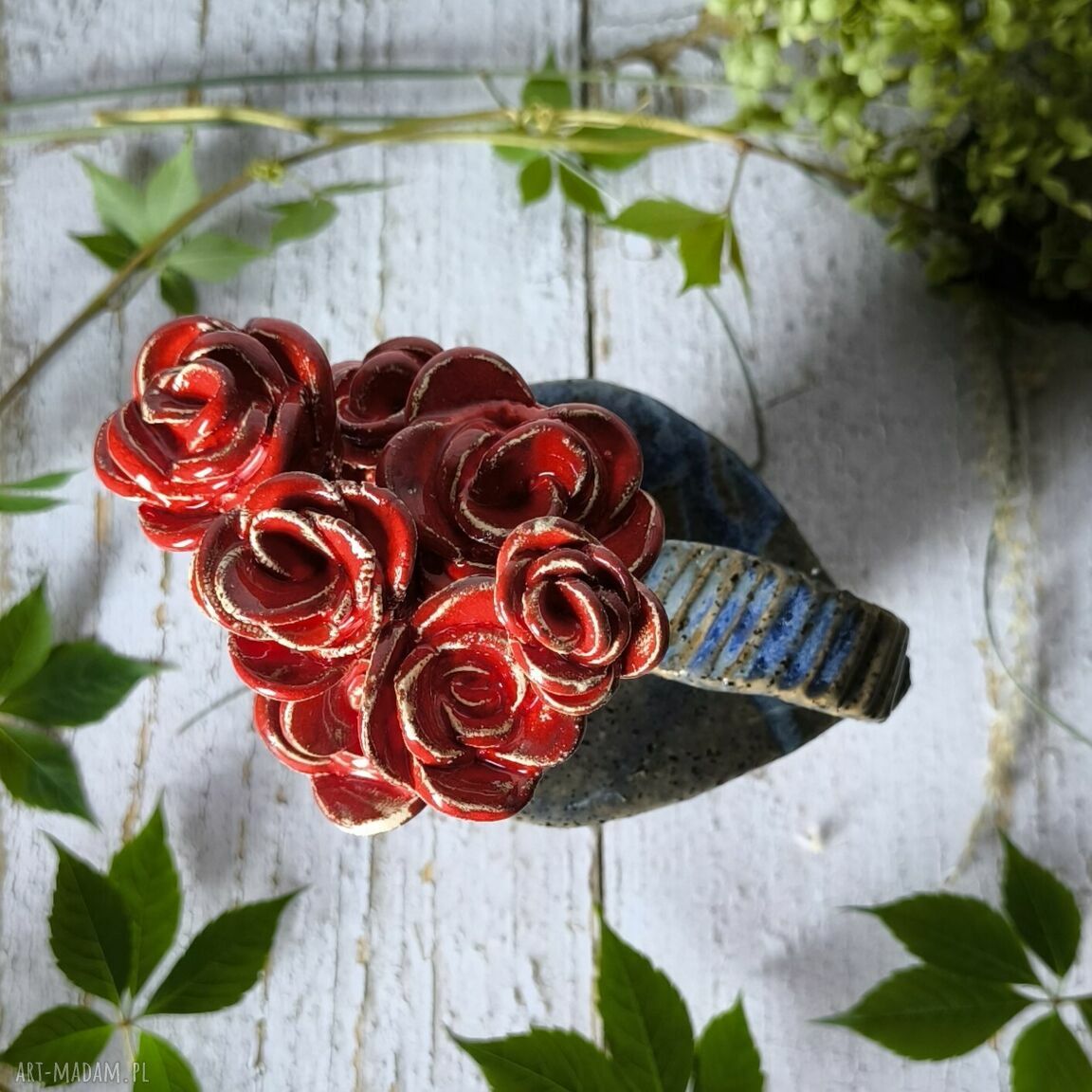 Bukiet czerwonych róż ceramicznych - handmade dekoracja do wazonu