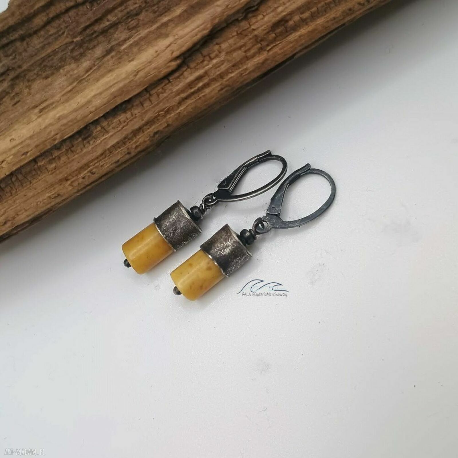 Kolczyki z mlecznego bursztynu i srebra 925 w formie wałeczków - handmade
