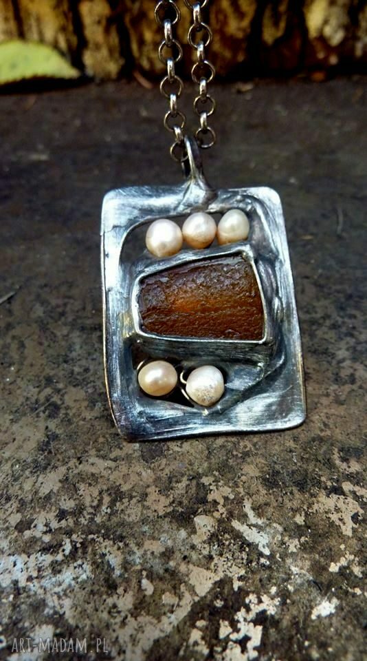 Naszyjnik z bursztynem i rzeczną perłą - miedziany wisiorek handmade