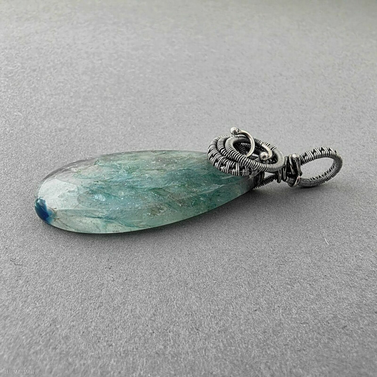 Wisiorek Cara z błękitnym agatem i oksydowanym srebrem - wire-wrapping