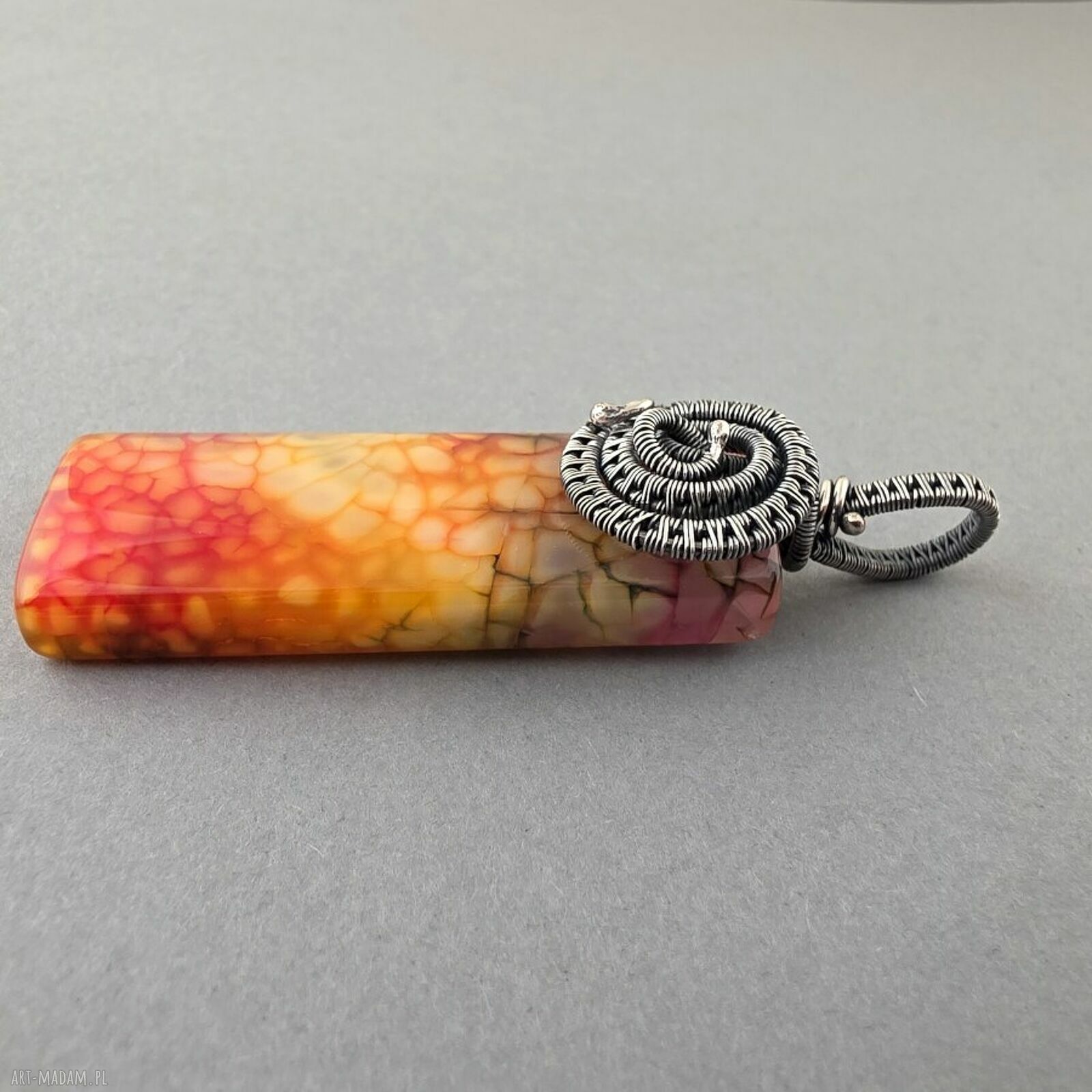 Caria - słoneczny agat wężowy w oplocie - wisiorek handmade