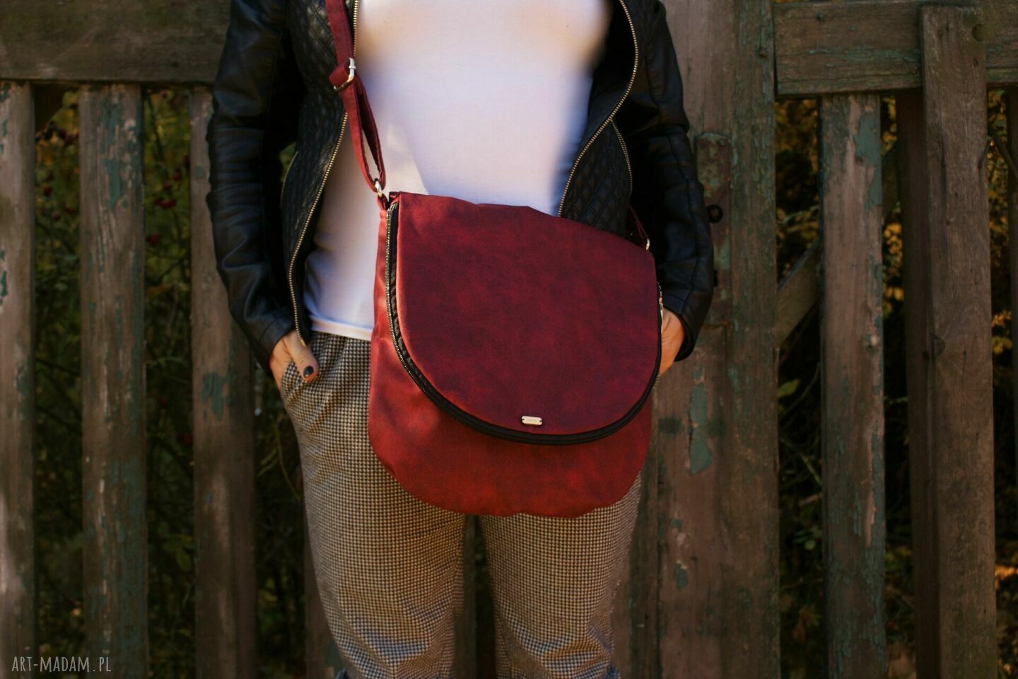 Listonoszka bordo vegan torba torebka casual simple wygodna