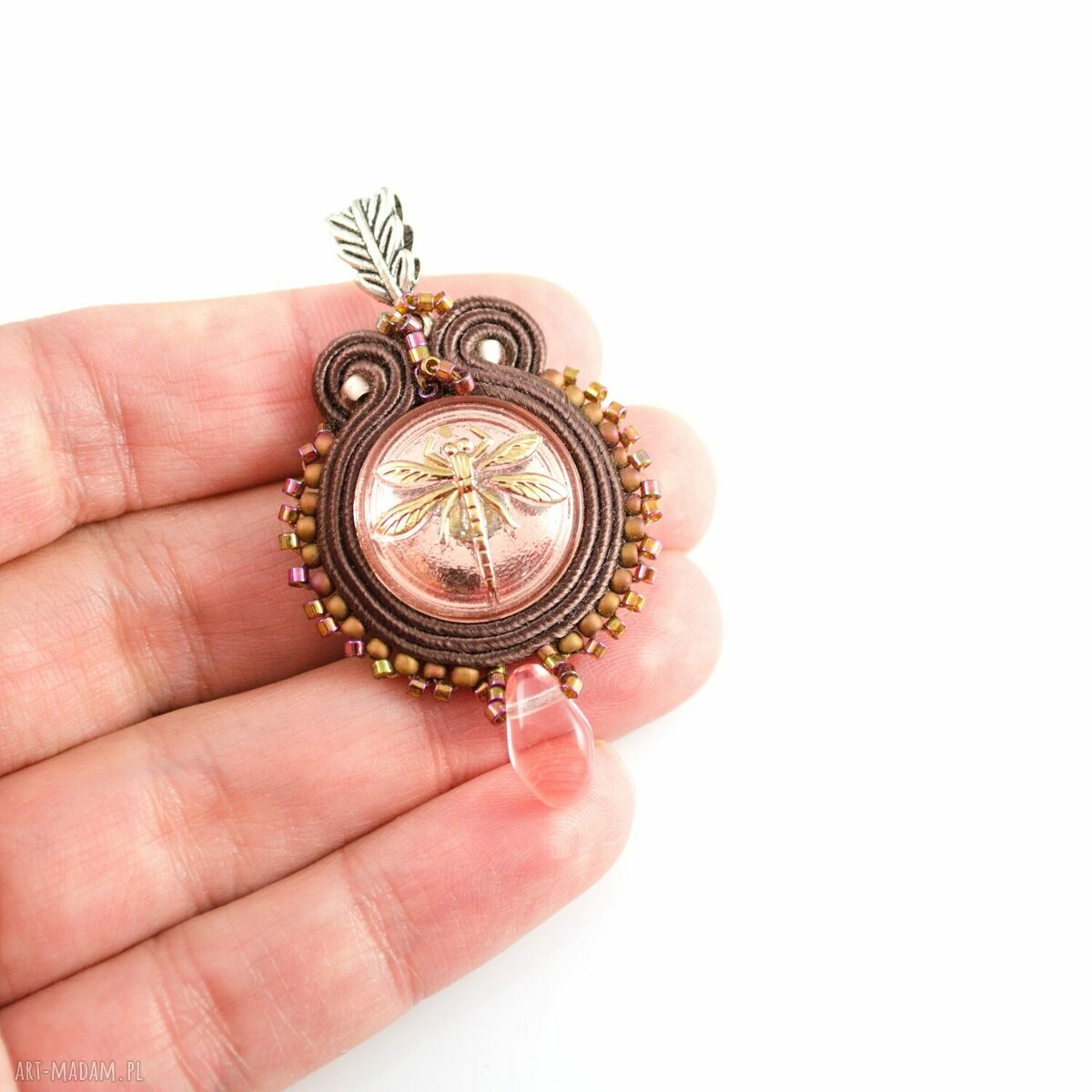 wisiorki: Mały czekoladowy wisiorek sutaszowy z ważką,brązowa zawieszka soutache