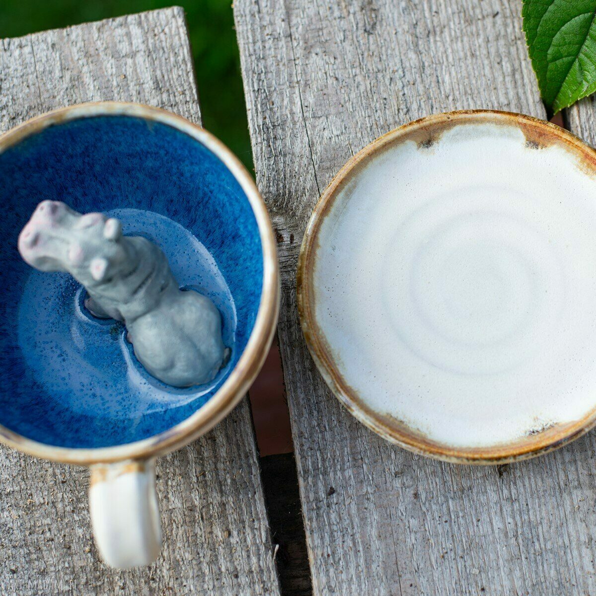 Ceramiczna filiżanka 300 ml z figurką hipopotama - beżowy blues