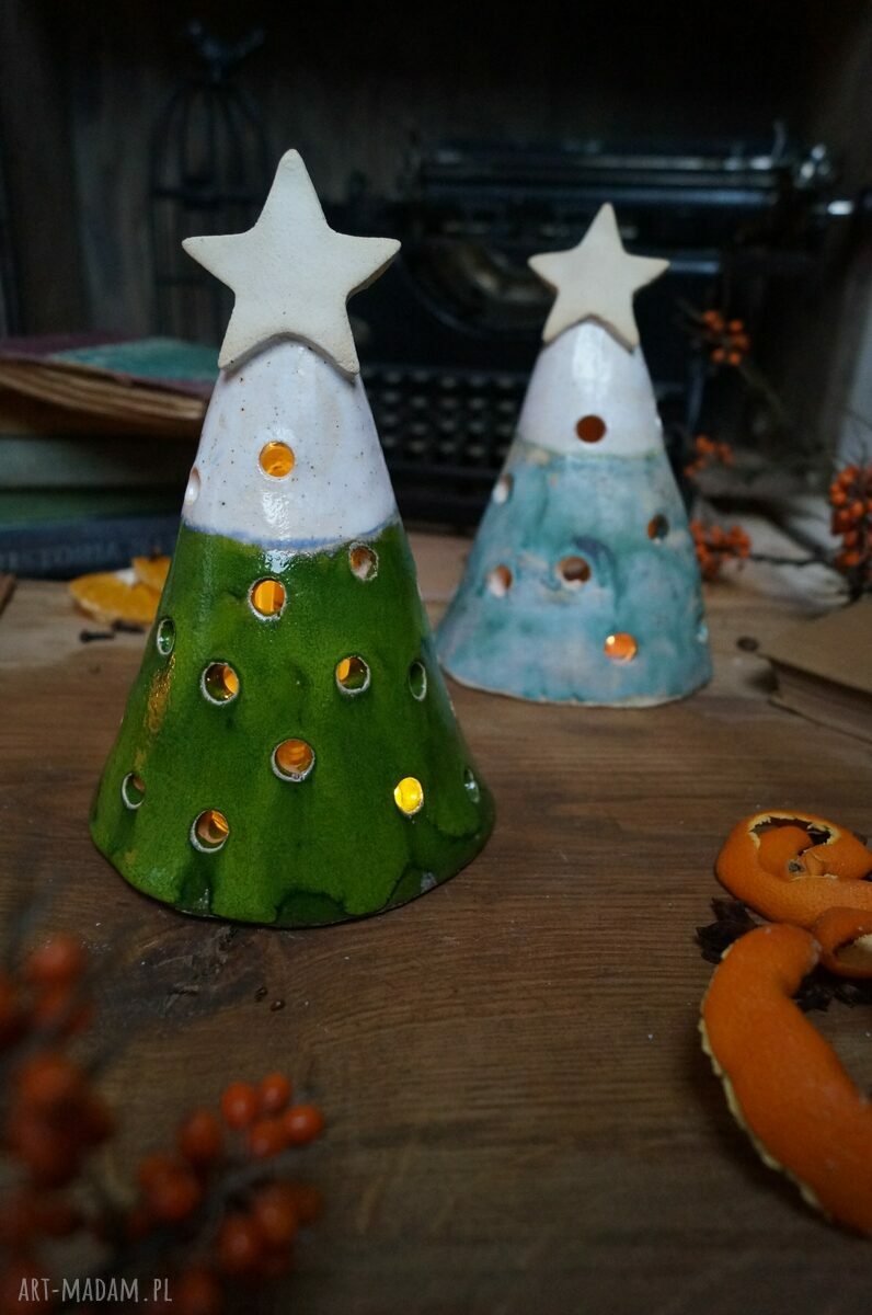 Ceramiczna choinka-lampion - bożonarodzeniowa dekoracja stołu