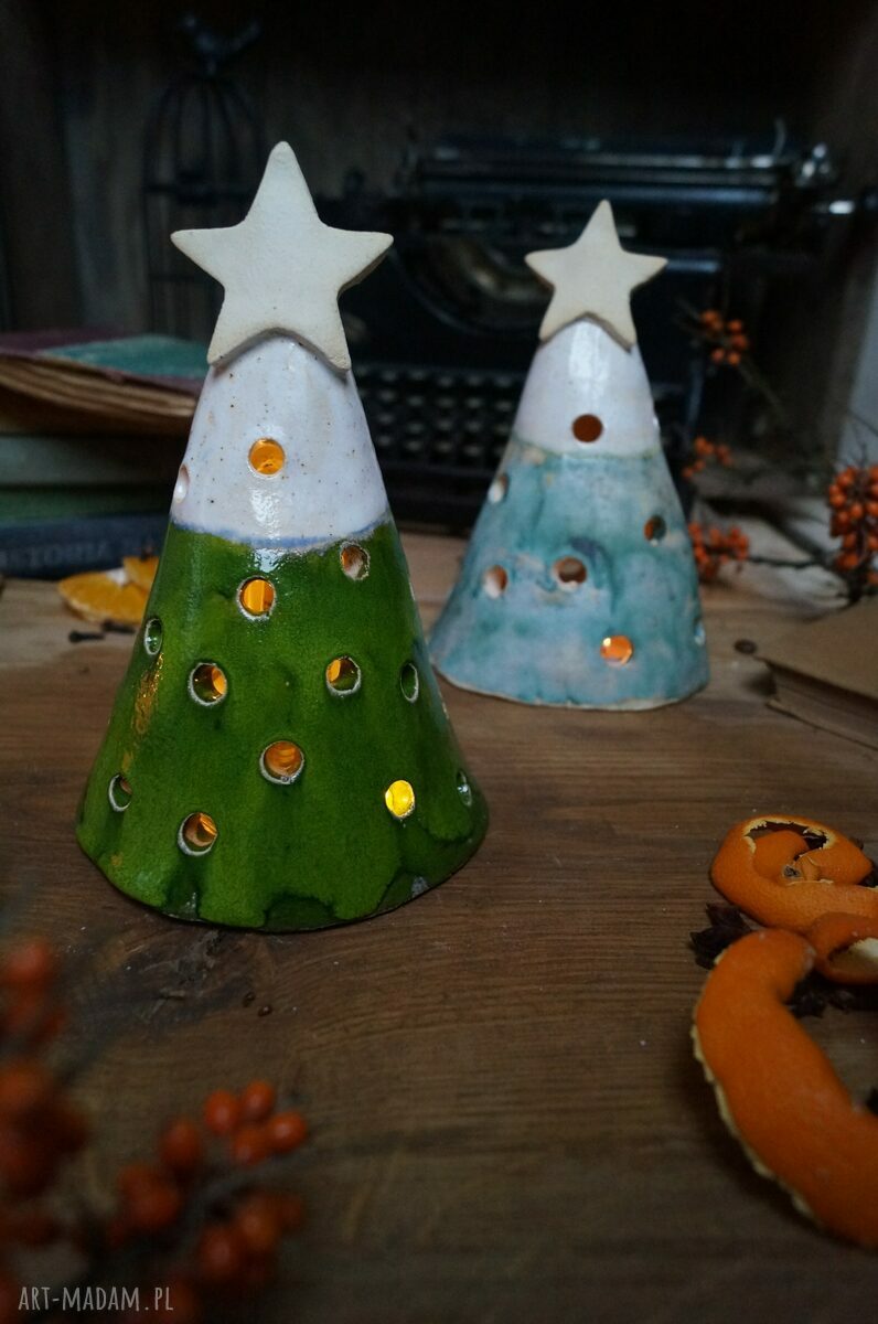 Ceramiczna choinka-lampion - bożonarodzeniowa dekoracja stołu