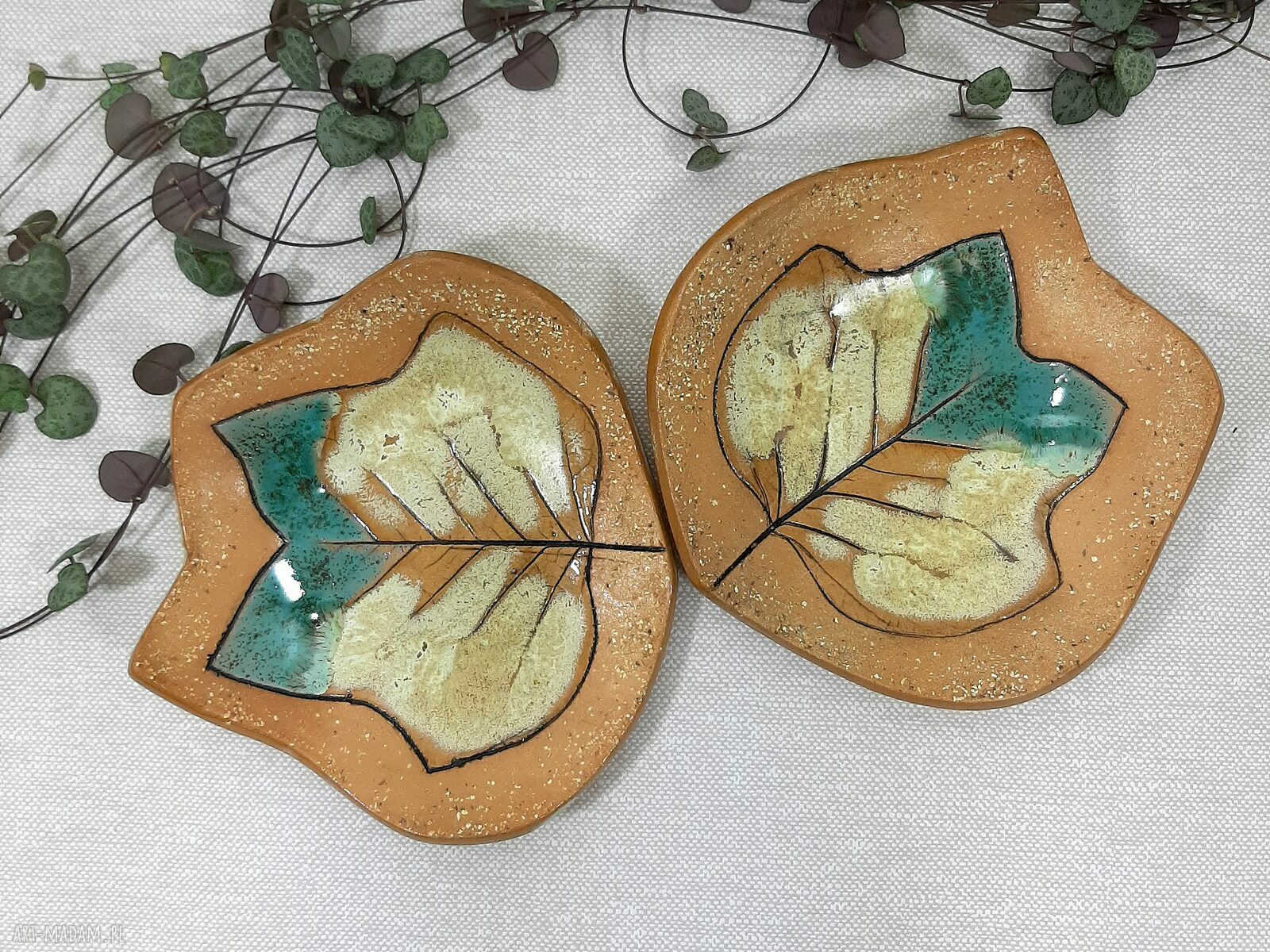 Czarka do espresso ceramiczna z podstawką - liść (ręcznie malowana)