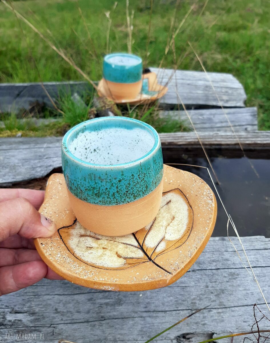 Czarka do espresso ceramiczna z podstawką - liść (ręcznie malowana)
