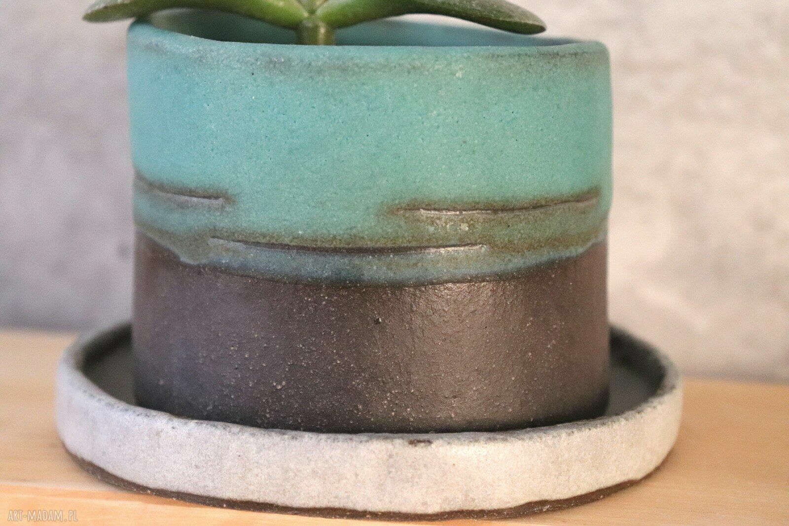Doniczka ceramiczna handmade Otuliny z niebieskim szkliwem i podstawką