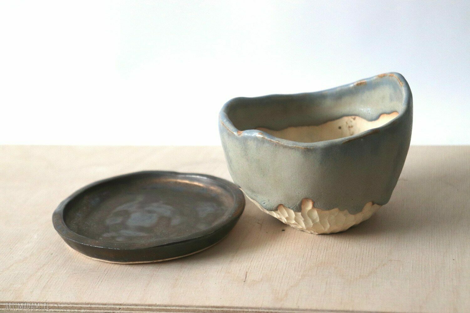 Mała ceramiczna doniczka Otuliny w szaro-złotym szkliwie - rękodzieło