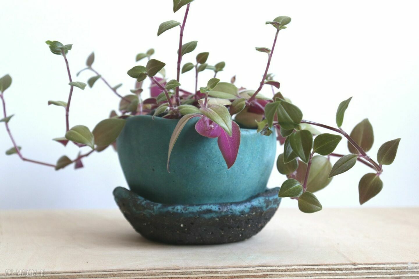 Ceramiczna doniczka Otuliny z turkusowym szkliwem - handmade z czarną podstawką