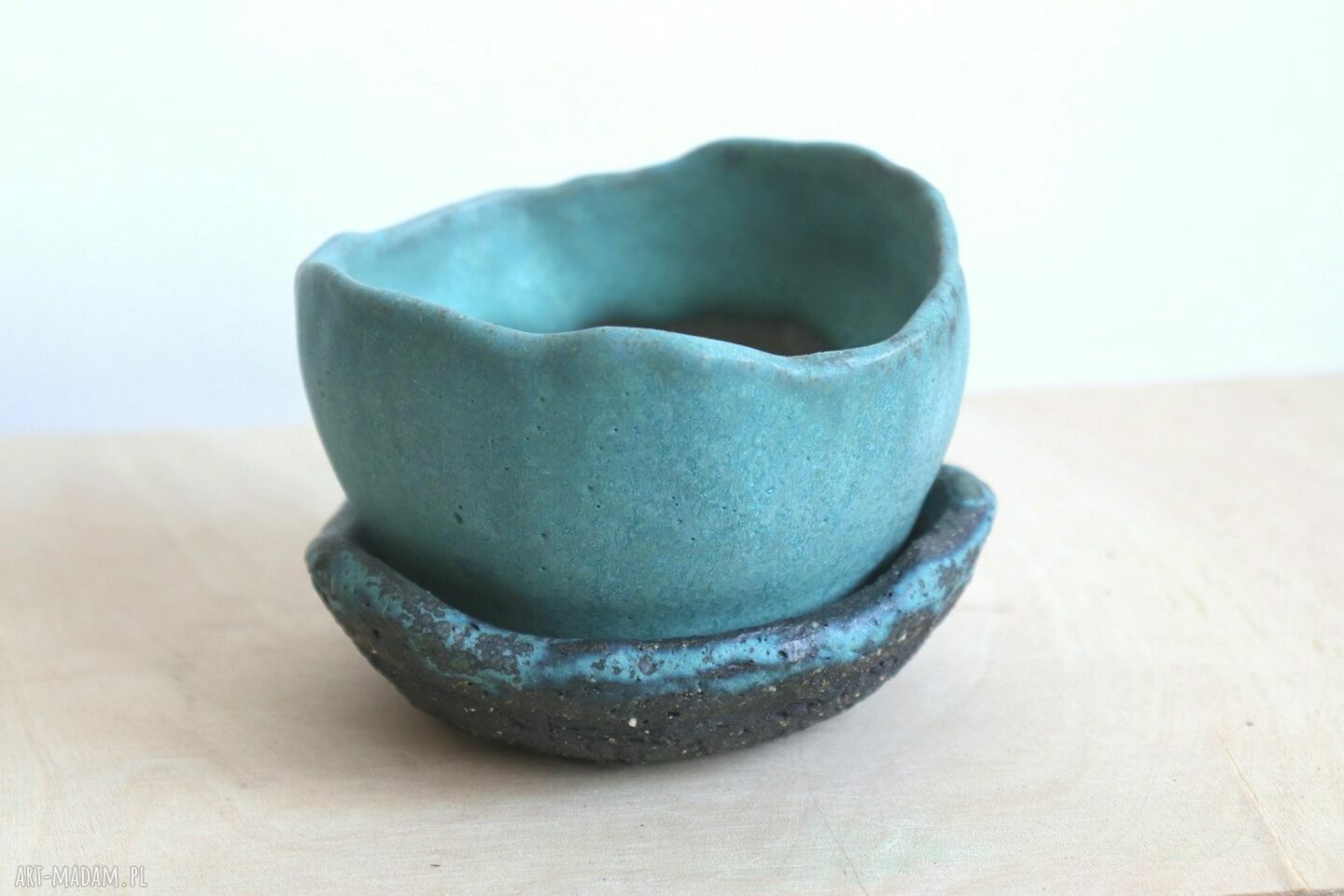 Ceramiczna doniczka Otuliny z turkusowym szkliwem - handmade z czarną podstawką