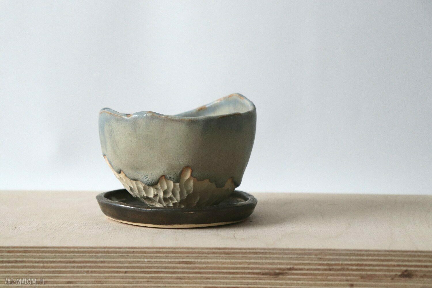 Mała ceramiczna doniczka Otuliny w szaro-złotym szkliwie - rękodzieło