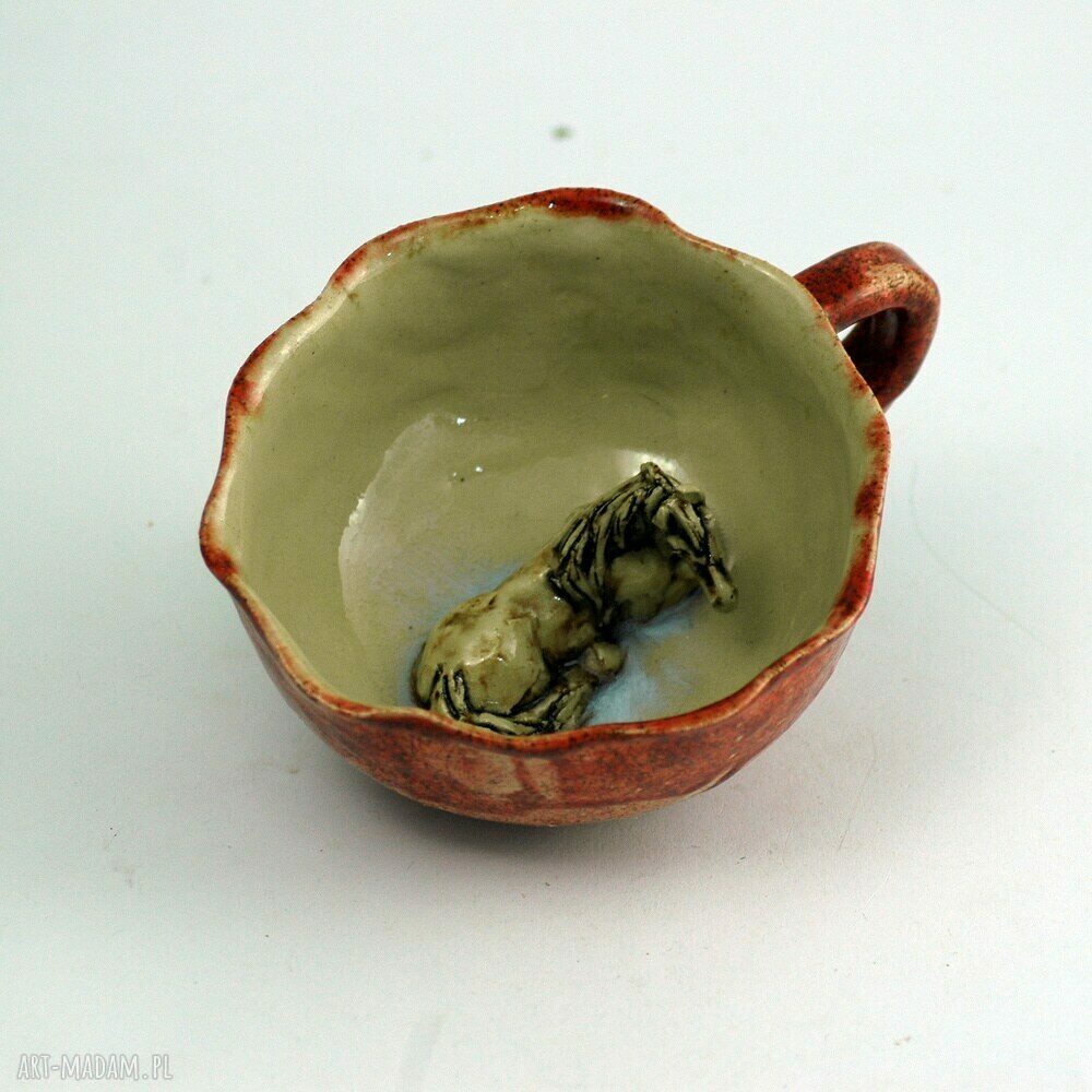 Duża ceramiczna filiżanka z figurką konia