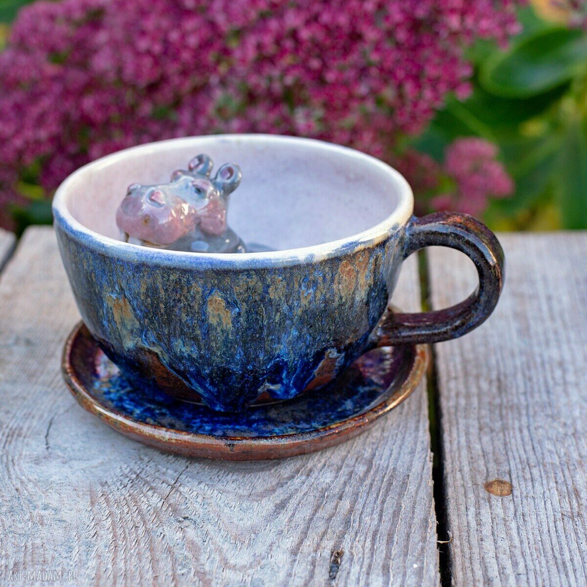 Ceramiczna filiżanka z figurką hipopotama - 250 ml (niebiesko-brązowa)