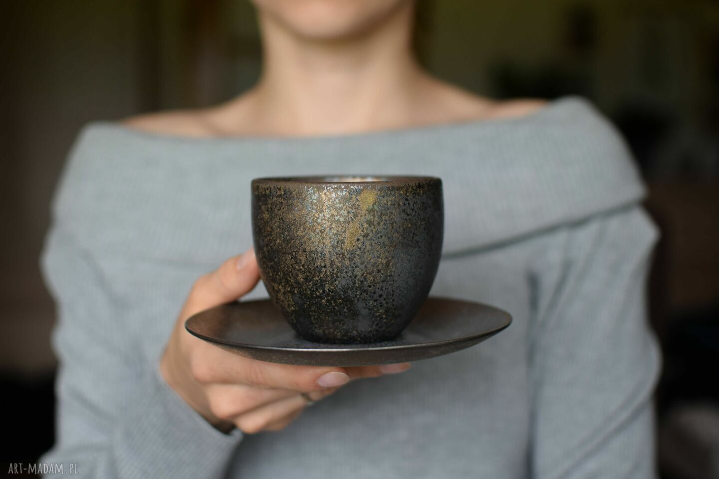 Rustykalna filiżanka ceramiczna 270 ml - ręcznie odlewana, srebrem i ciemnym złotem