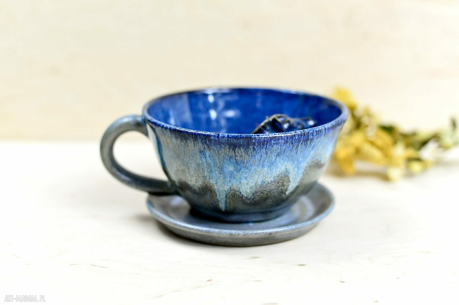 Ręcznie toczona filiżanka ceramiczna z figurką konia - 350 ml