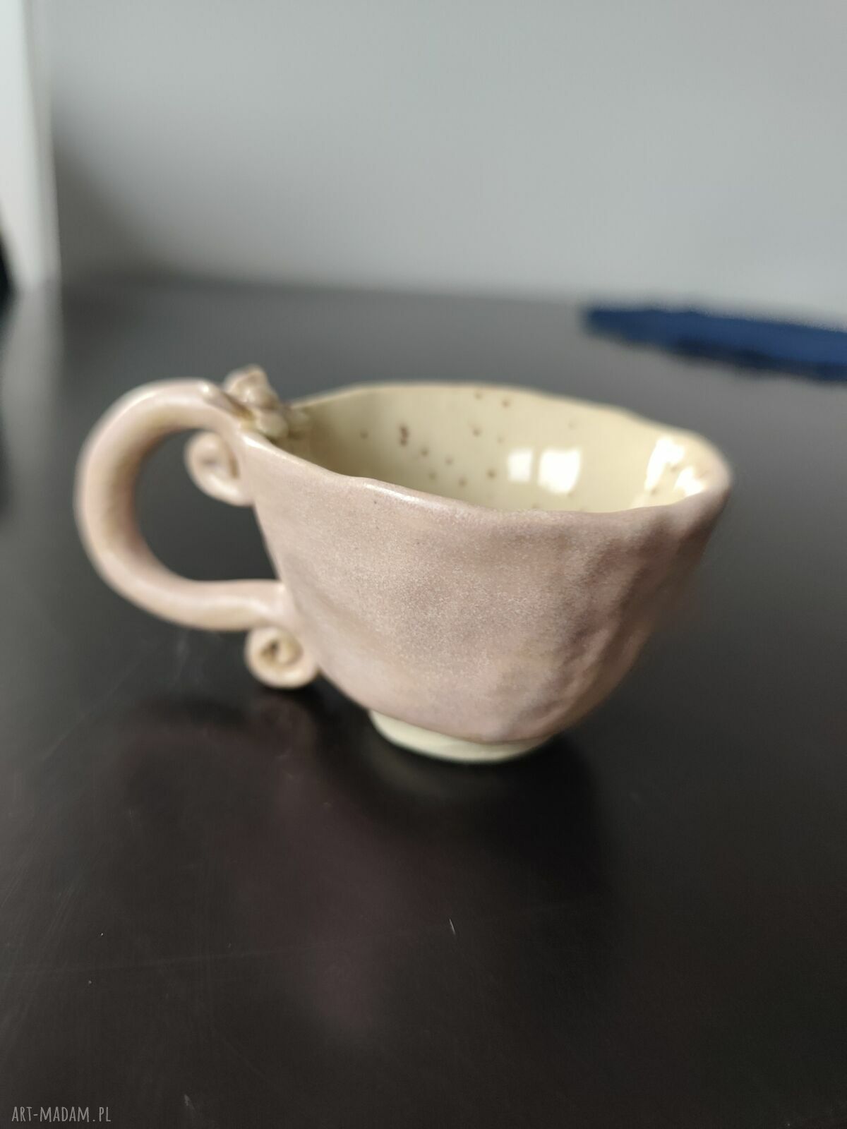 Ręcznie robiona filiżanka ceramiczna z talerzykiem - prezent dla kobiet