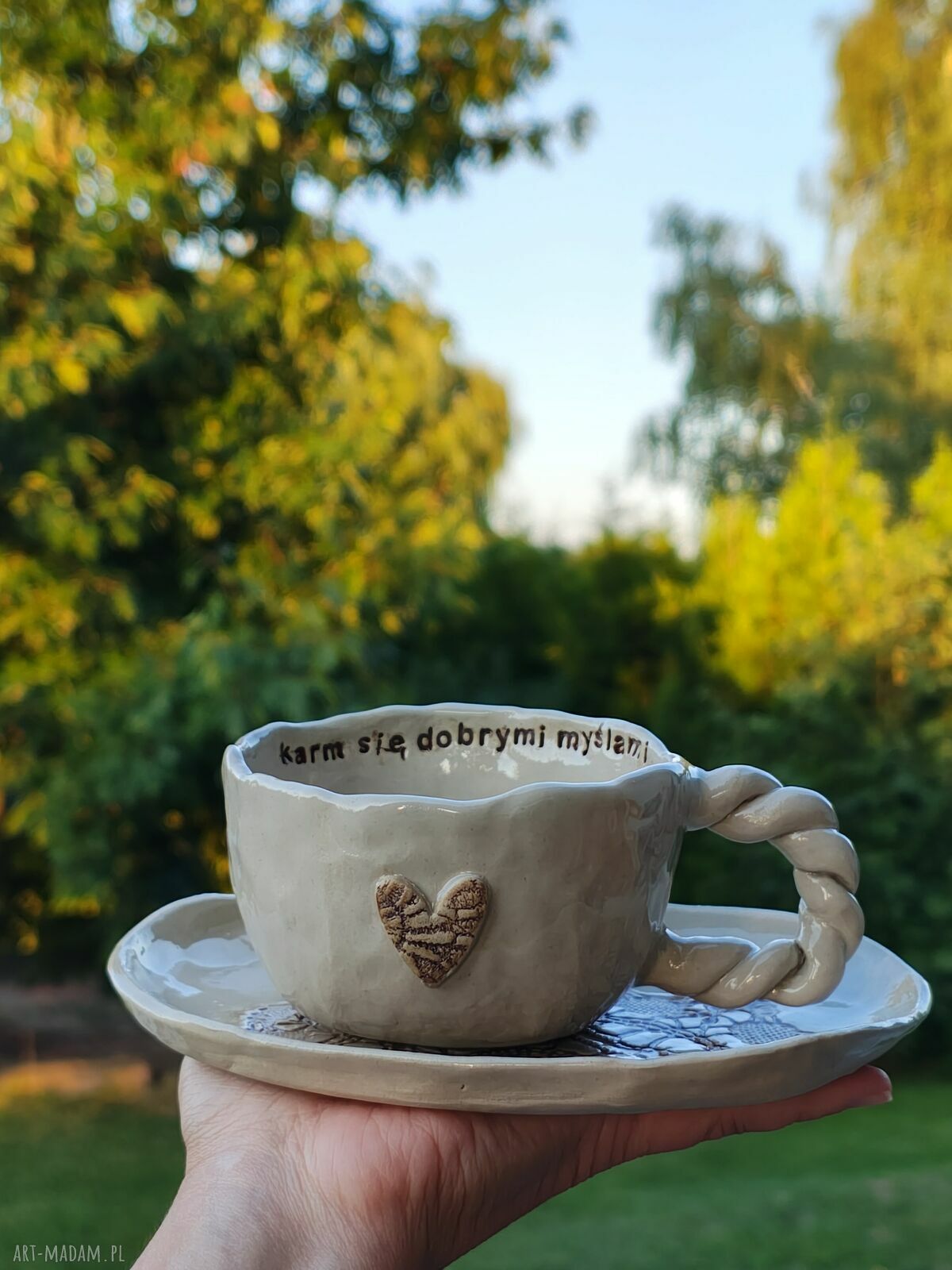 Ceramiczna filiżanka z podstawką - ręcznie robiona