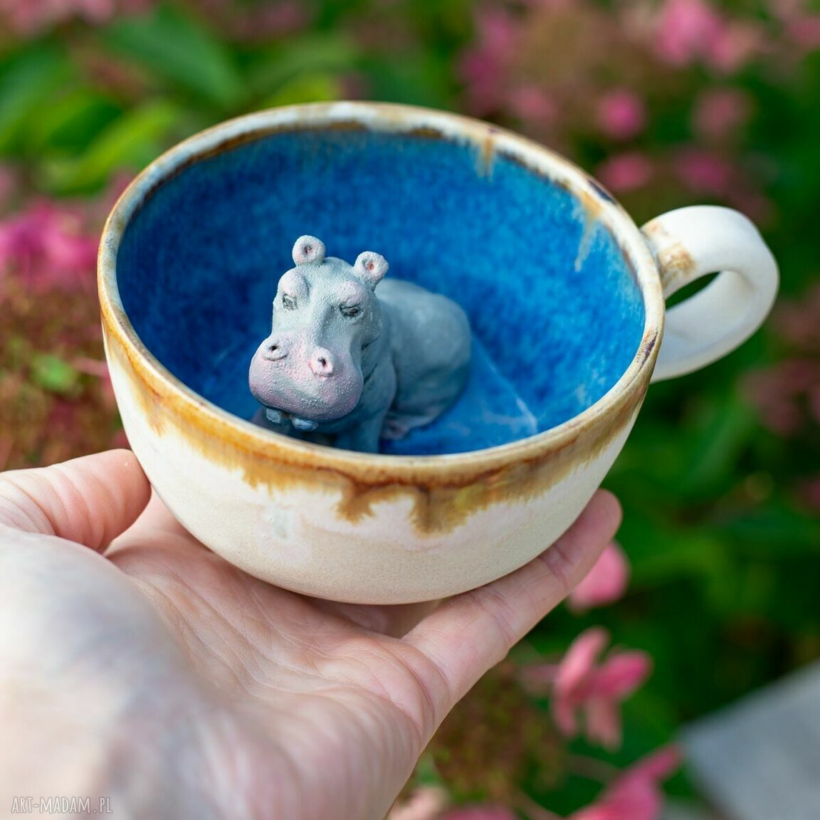Ceramiczna filiżanka 300 ml z figurką hipopotama - beżowy blues