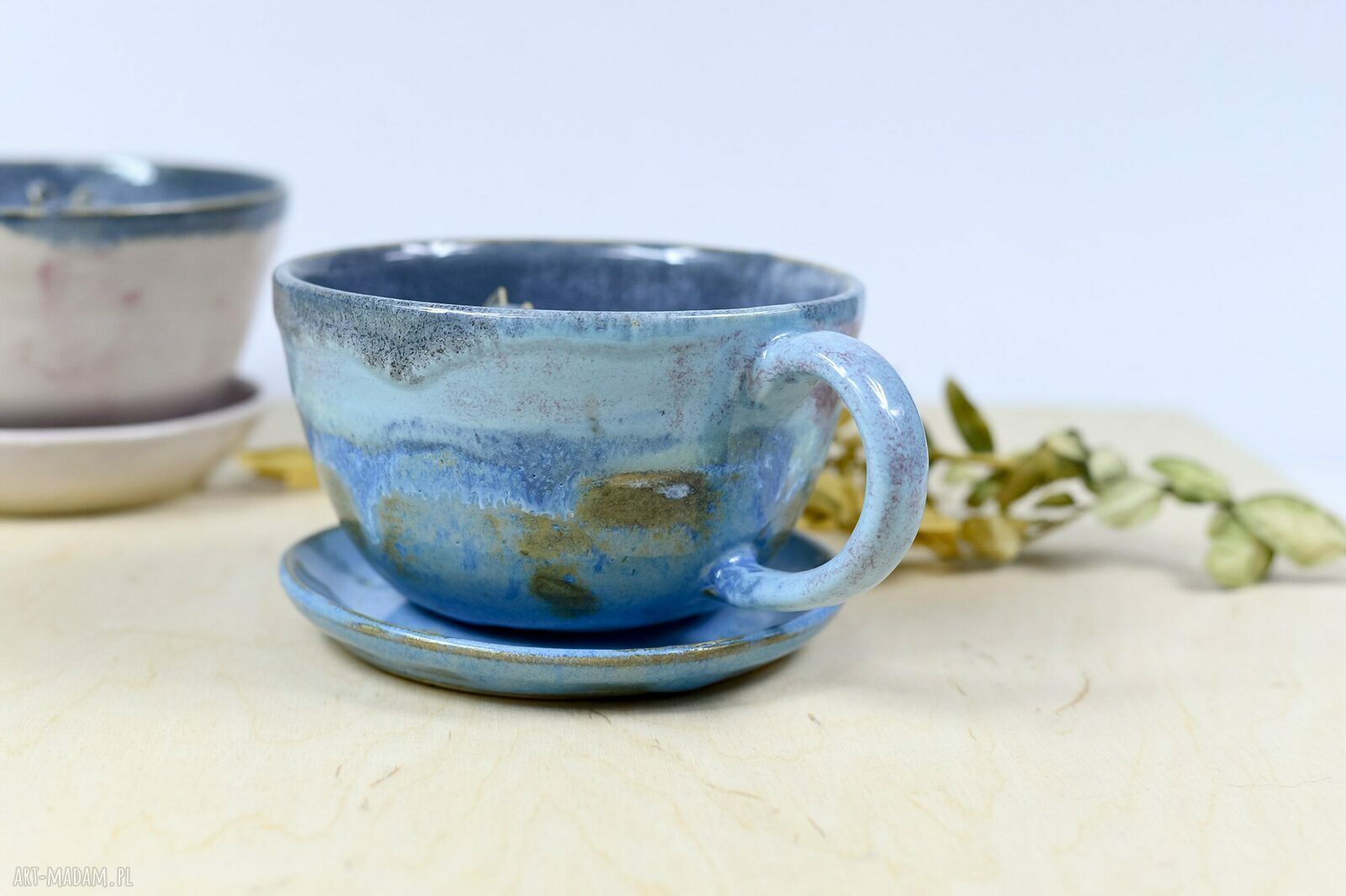 Ręcznie robiona ceramiczna filiżanka Azul Horse - bladoniebieska z talerzykiem