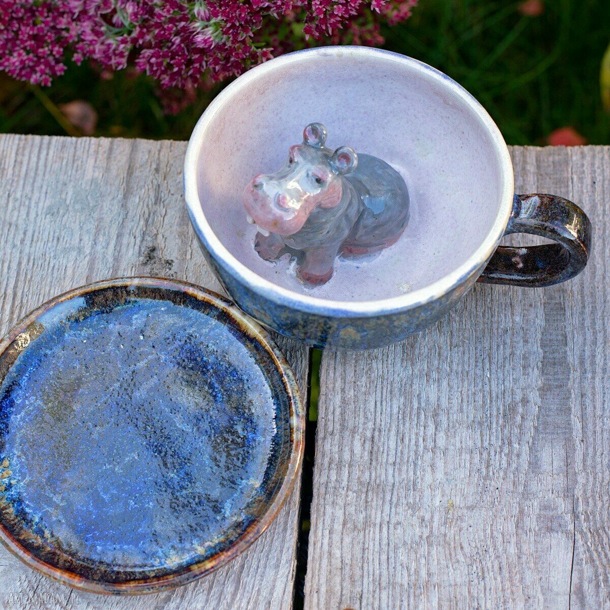 Ceramiczna filiżanka z figurką hipopotama - 250 ml (niebiesko-brązowa)