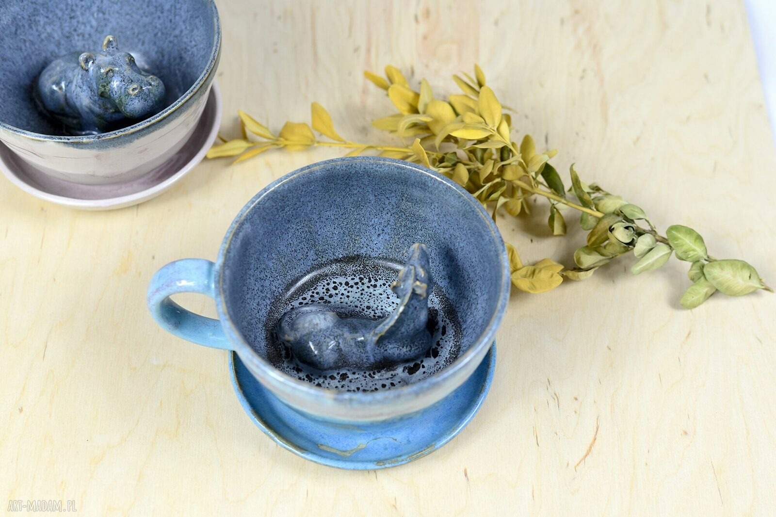 Ręcznie robiona ceramiczna filiżanka Azul Horse - bladoniebieska z talerzykiem