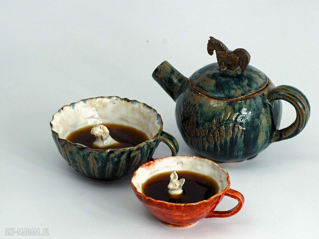 Ceramiczna filiżanka-kubek z figurką psa lub kota Azul Horse - ręcznie robiona