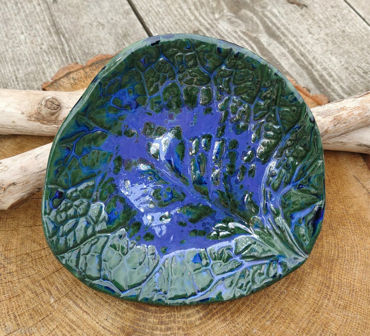 Ceramiczna misa na przekąski z kamionki w formie liścia kapusty