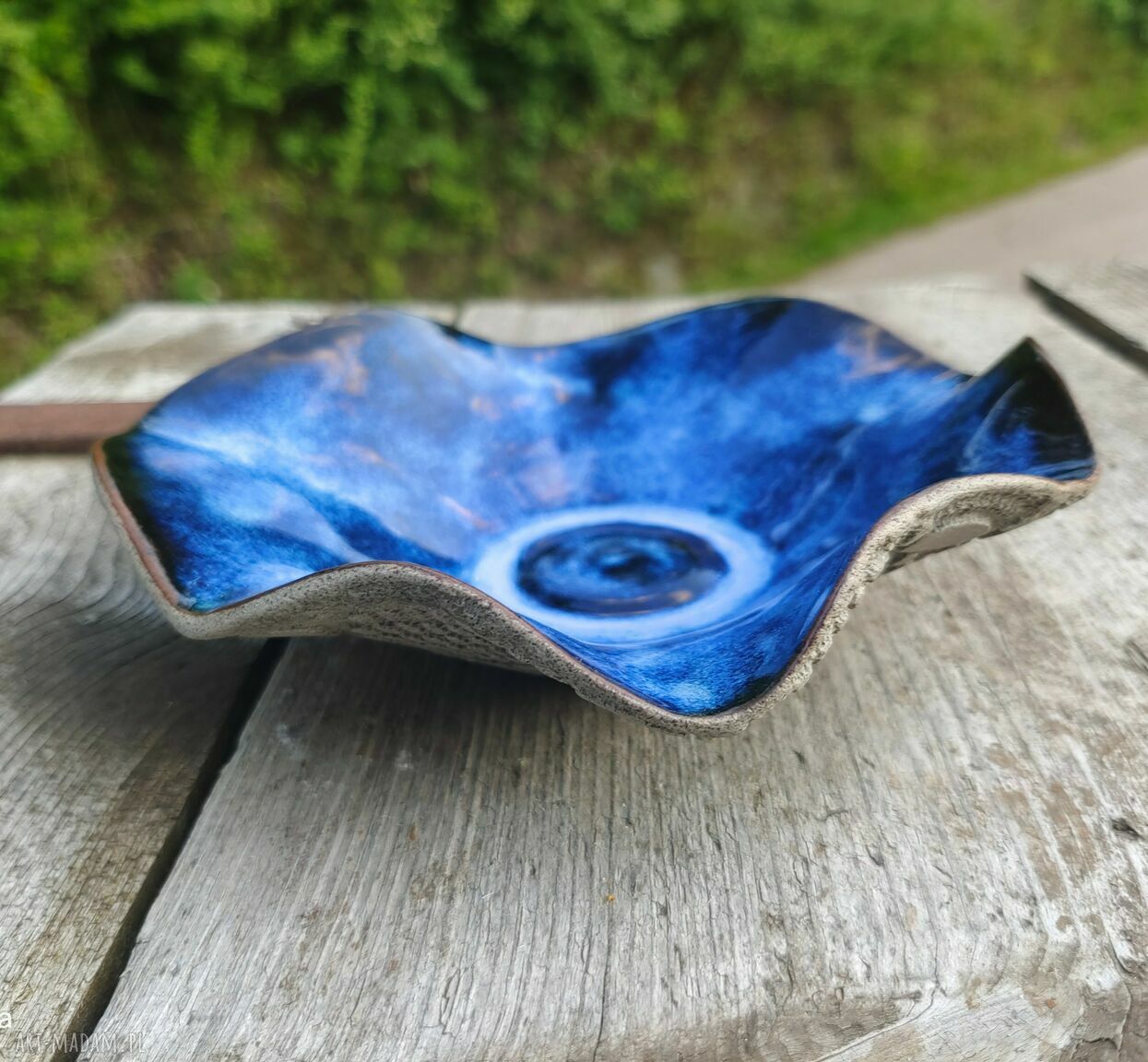 Ceramiczna misa c495 - kamionka z koronką i szkliwem głębokiego indygo